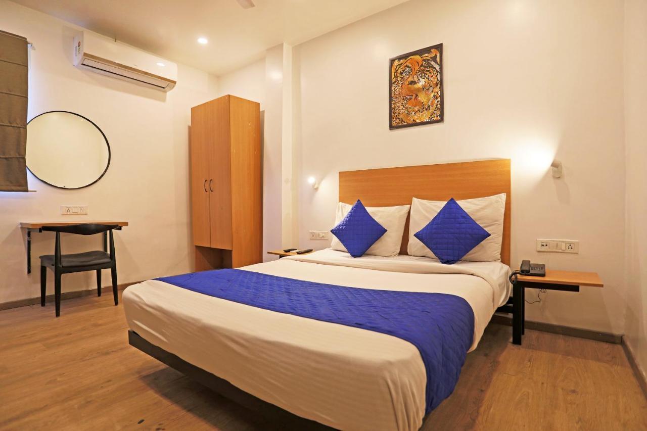 Hotel Yellow Chilli Britannia Chowk- Couple Friendly Local Id Accepted New Delhi Luaran gambar